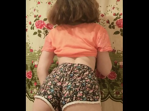 ❤️ Sexet ung babe laver en striptease ved at filme sine shorts på kamera Fucking video at da.porngifmag-com.ru
