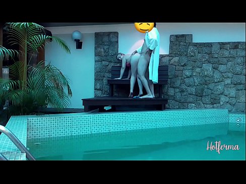 ❤️ Chef inviterer stuepige til poolen, men kunne ikke modstå en hot Fucking video at da.porngifmag-com.ru